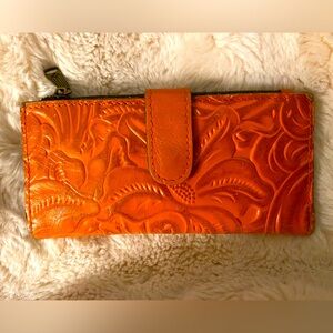 GORGEOUS!!! Patricia Nash Wallet.